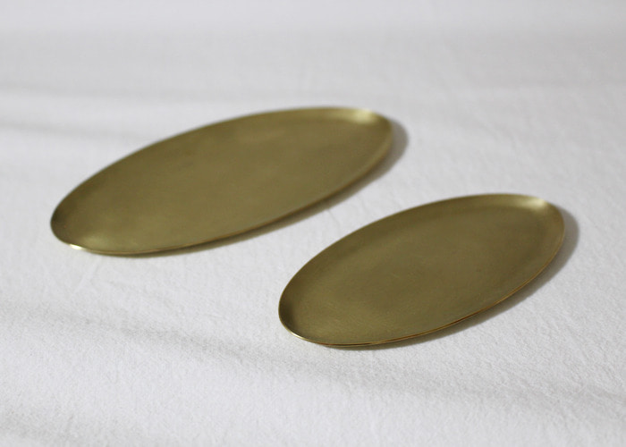 OVAL HAMMERED TRAY (2size). BRASS