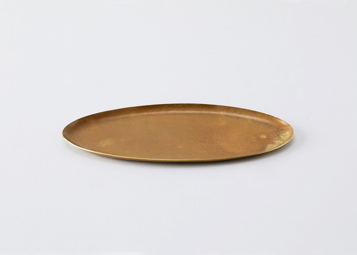 HAMMERED TRAY. OVAL M. BRASS