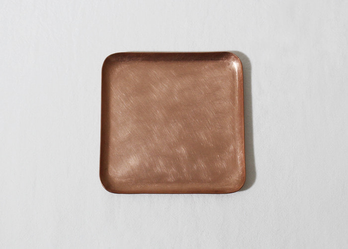 HAMMERED TRAY. SQUARE 10x10. COPPER