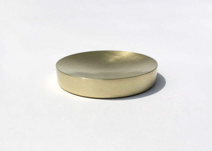 SOLID ROUND TRAY. BRASS, LARGE