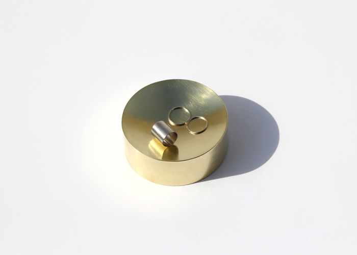SOLID ROUND CONTAINER. BRASS,  SMALL