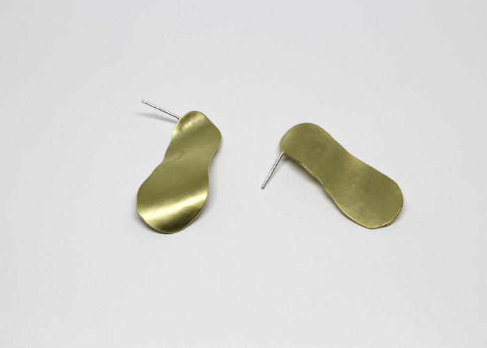ABSTRACT EARRING. BRASS