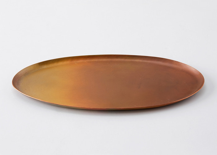HAMMERED TRAY. IRREGULAR OVAL (L). COPPER